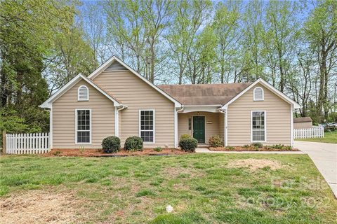 7401 Autumn Trail Drive sold home in Autumn Glen, Charlotte, NC