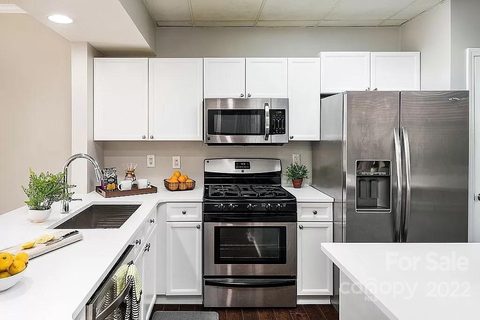 405 W 7th Street 207