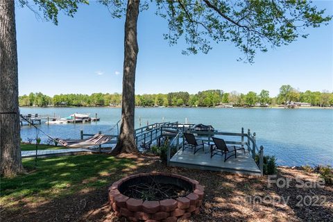 8061 Lucky Creek Lane sold home in Lake Hills Village, Denver, NC