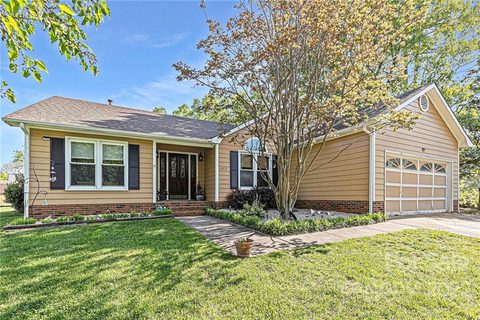 Previously sold for $307,800