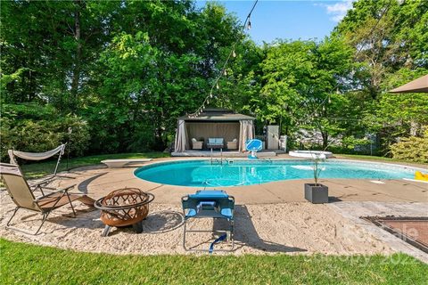 12616 Waterfall Place