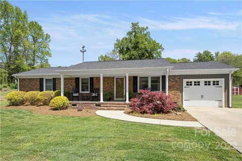 130 Forest Drive sold home in Woodland Park, Belmont, NC