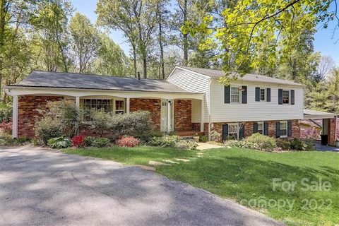 318 Woodland Trail sold home in Laurel Park Estates, Laurel Park, NC