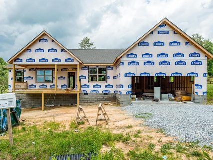 159 Crystal Heights Drive sold home in Crystal Heights, Hendersonville, NC