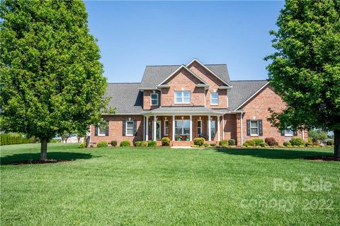 106 Dobbs Drive sold home in Fort Dobbs Farms, Statesville, NC