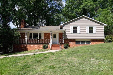 913 Hedrick Circle