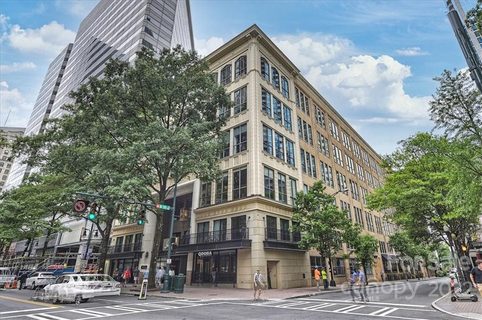 127 N Tryon Street 513