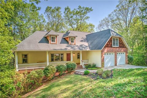 44 Oak Hollow Drive sold home in Oak Hollow, Asheville, NC
