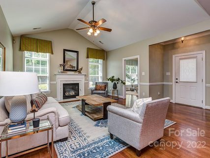 3217 Abbey Walk Lane