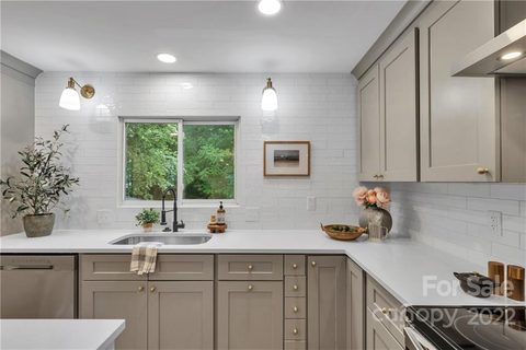 2916 Edsel Place sold home in Meadowood, Charlotte, NC