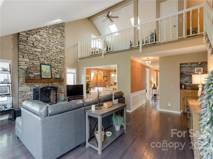 905 Fleetwood Plaza sold condo in Fleetwood Plaza, Hendersonville, NC