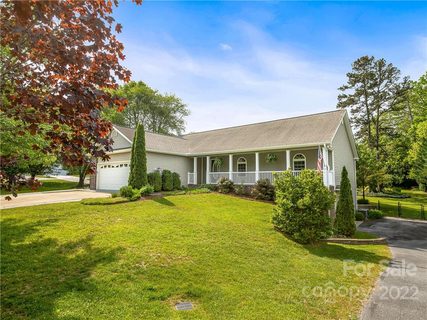 115 Classic Oaks Circle sold home in Classic Oaks, Hendersonville, NC