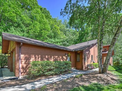 610 Woodfield Drive sold home in Woodfield Condos, Asheville, NC