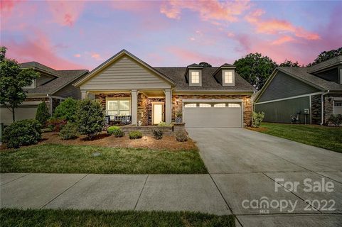 1405 Morningmist Court sold home in The Courtyards of Marvin, Marvin, NC