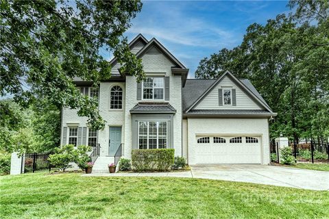 2280 Redwood Drive