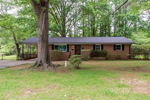 1735 Echo Lane