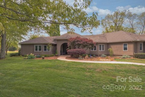 290 Stable Gate Drive sold home in Motlow Creek Equestrian Farms, Campobello, SC
