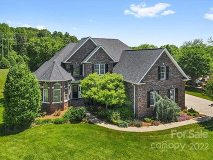 1022 Willow Creek Drive sold home in Fairway Farms, Newton, NC