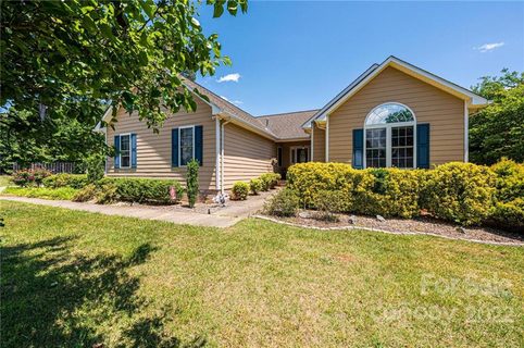 2086 Picnic Drive sold home in South Lakes, Newton, NC