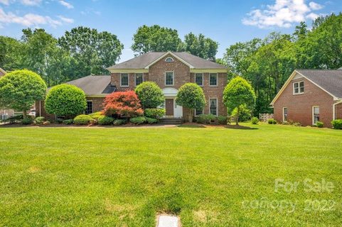 8208 Peyton Randolph Drive sold home in Williamsburg Raintree, Charlotte, NC