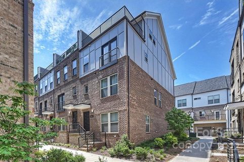 15017 New Amsterdam Lane