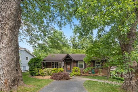 13 Hillview Road sold home in Rolling Green, Asheville, NC