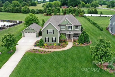 148 Castlegate Way sold home in Castlebrooke Farms, China Grove, NC