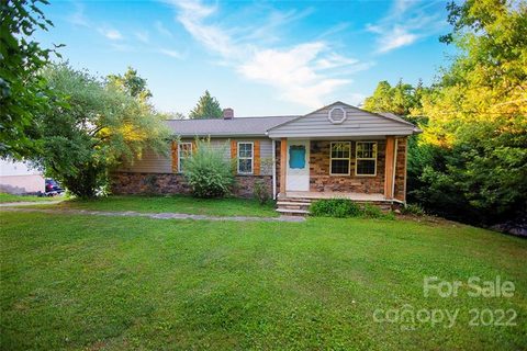 284 Berkeley Road sold home in Berkley View, Hendersonville, NC
