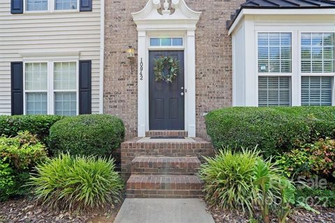 10942 Garden Oaks Lane