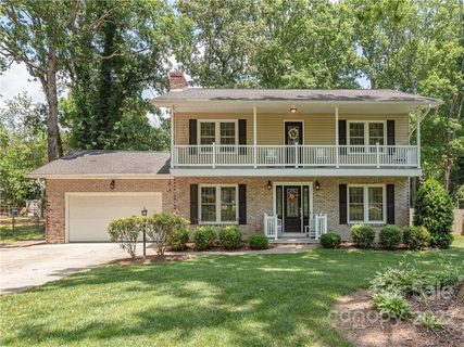 732 Shadywood Lane