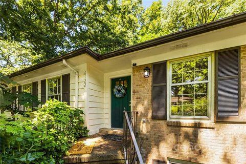 6122 Carriagehouse Lane