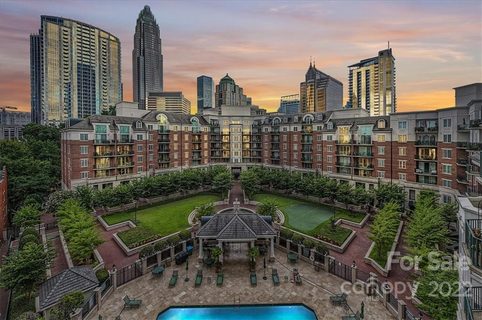 300 W 5th Street 648