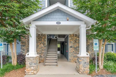 100 Vista Lake Drive 105
