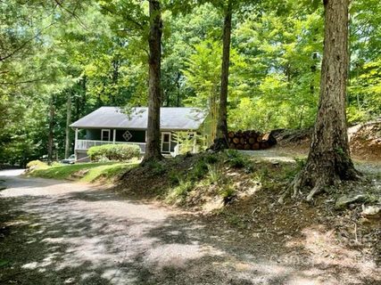 77 Bear Track Lane sold home in Rixhaven, Saluda, NC