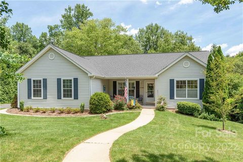2701 Kalmia Lane sold home in Middleton Place, Hendersonville, NC