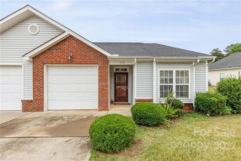 5719 Bradford Lake Lane 24 sold condo in Village Glen, Charlotte, NC
