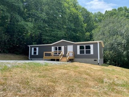 128 Parkwood Road sold manufactured home in Clear View Valley, Hendersonville, NC