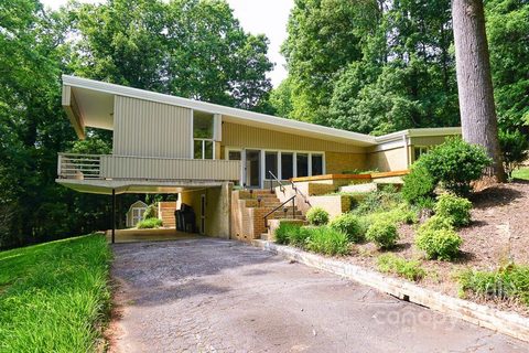 Previously sold for $285,000