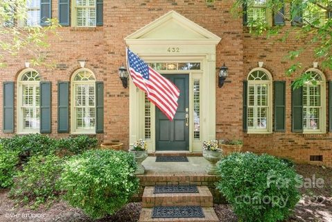 432 Clairview Lane