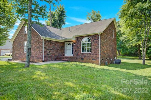 211 Cheval Trail sold home in Beaumont Farm, Cleveland, NC