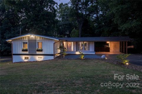 3401 Woodbine Lane