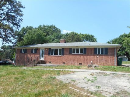 1202 Howard Circle