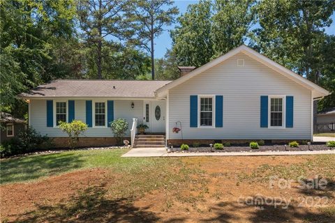 10817 Honey Bee Circle sold home in Innisfree, Charlotte, NC