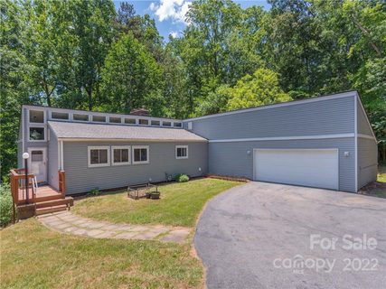 32 Woodbury Road