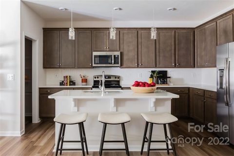Previously sold for $399,924