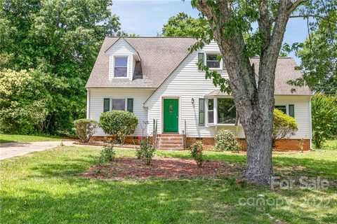 1318 Crescent Street sold home in Bramblewood, Monroe, NC