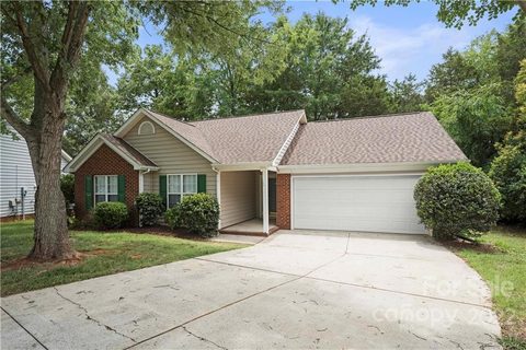 7904 Maple Valley Place sold home in Starmount Forest, Charlotte, NC