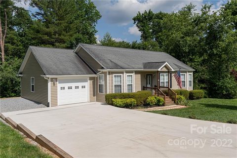 208 Tree Haven Boulevard sold home in Tree Haven, Hendersonville, NC