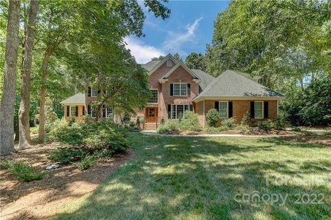 9004 Yellow Pine Court