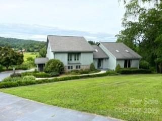 2734 Lakeview Drive